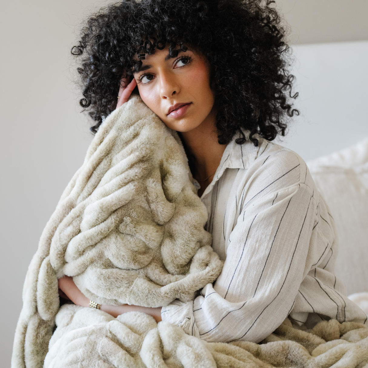 DOUBLE RUCHED FAUX FUR THROW BLANKETS – Laree Ranch