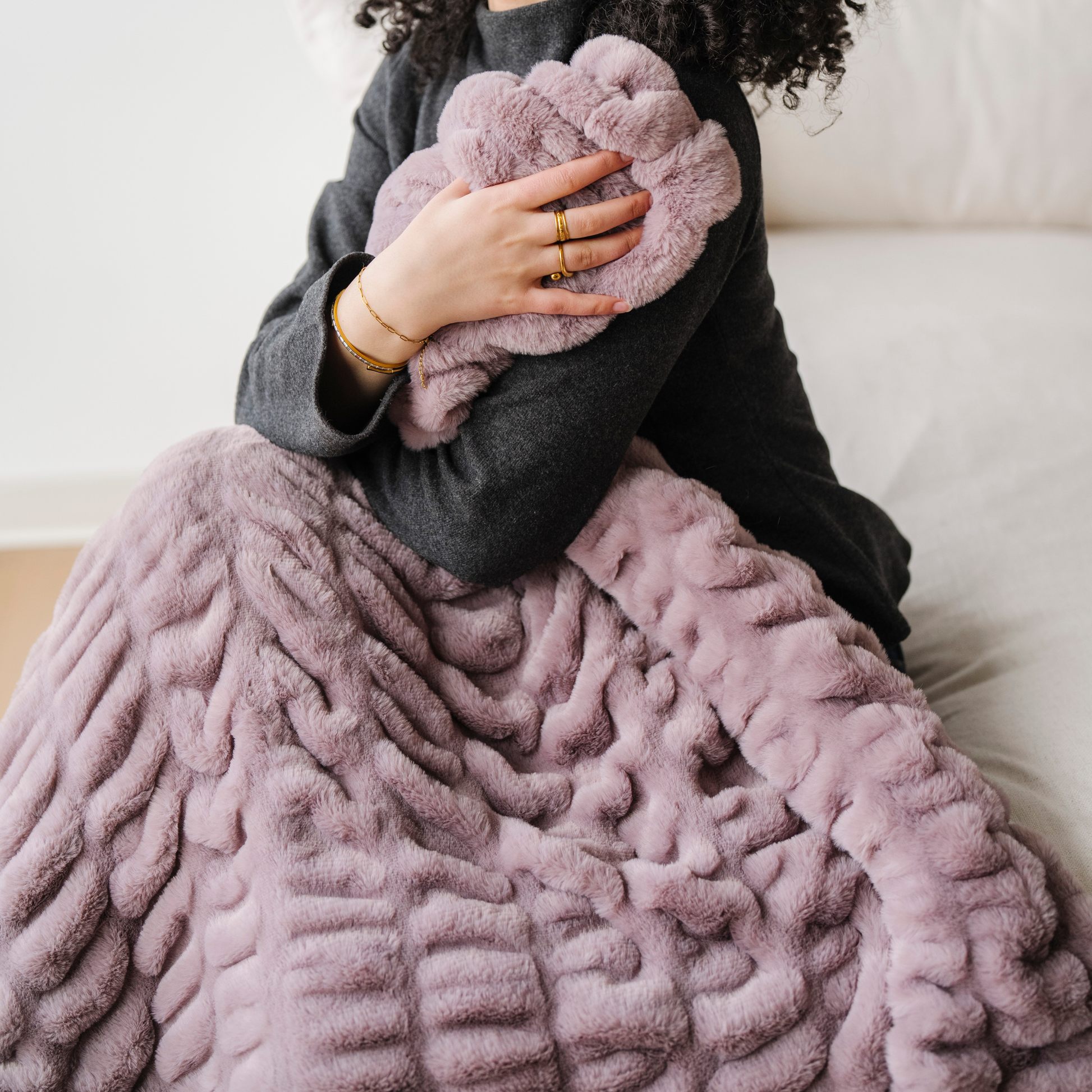 DOUBLE RUCHED FAUX FUR THROW BLANKETS – Laree Ranch