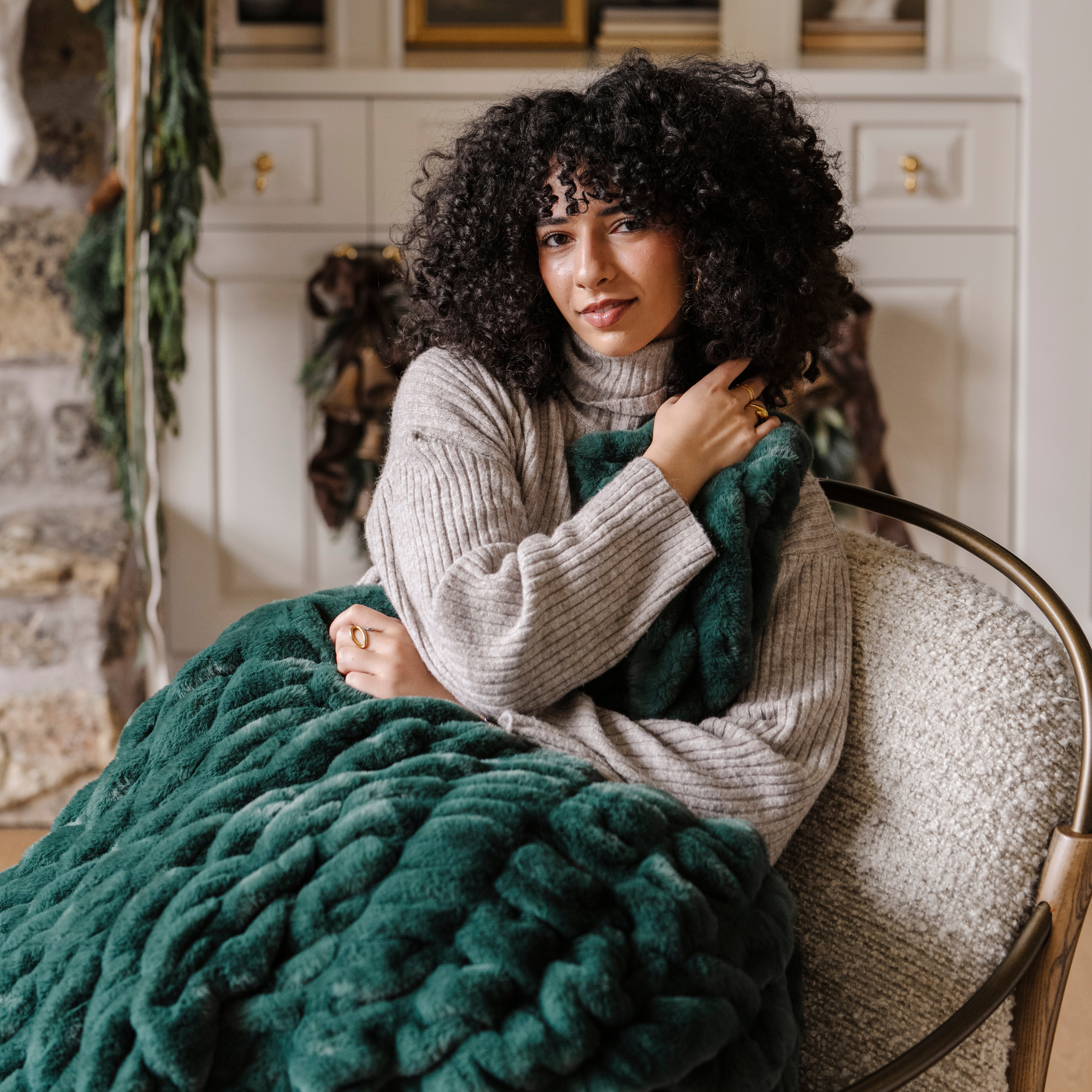 DOUBLE RUCHED FAUX FUR THROW BLANKETS – Laree Ranch
