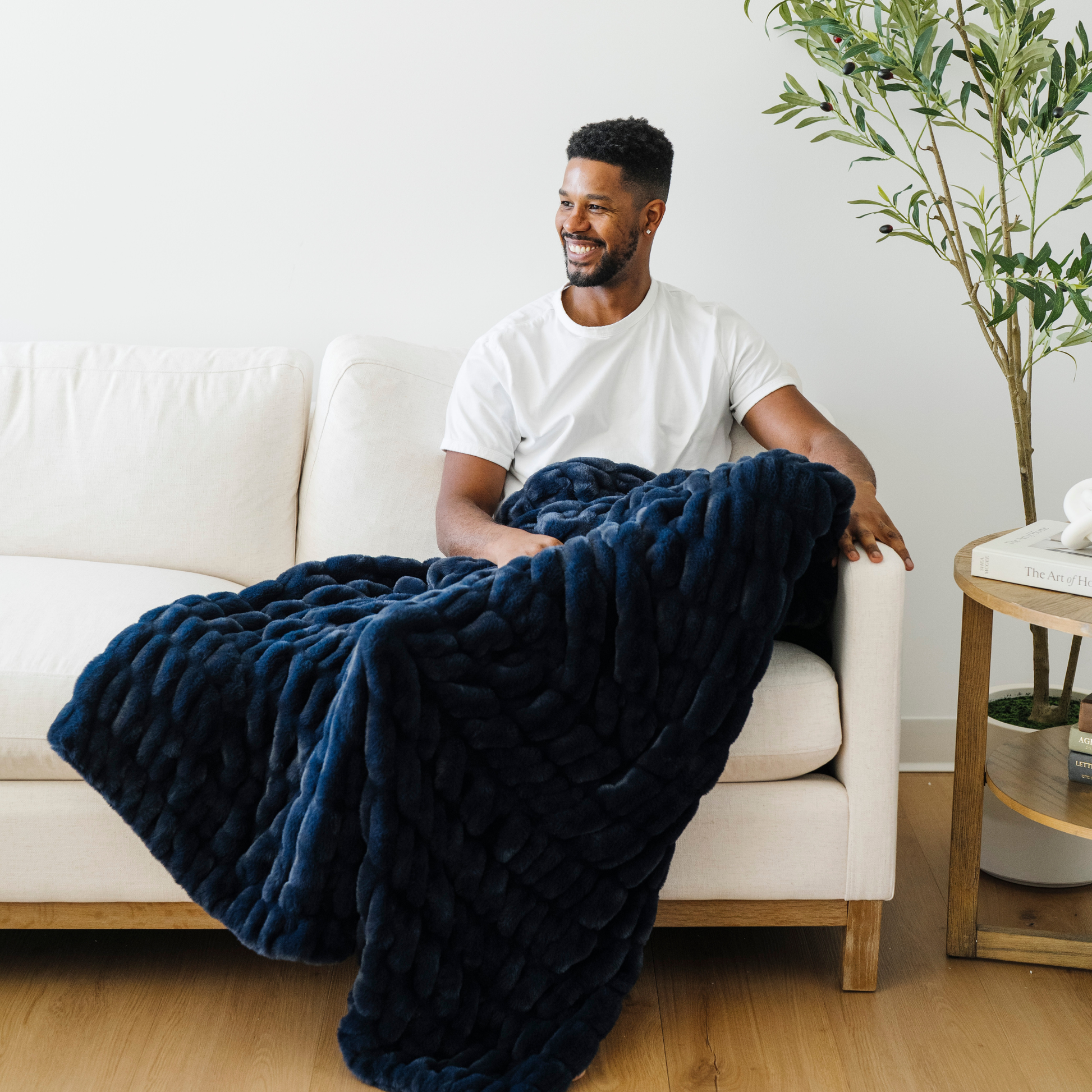DOUBLE RUCHED FAUX FUR THROW BLANKETS – Laree Ranch