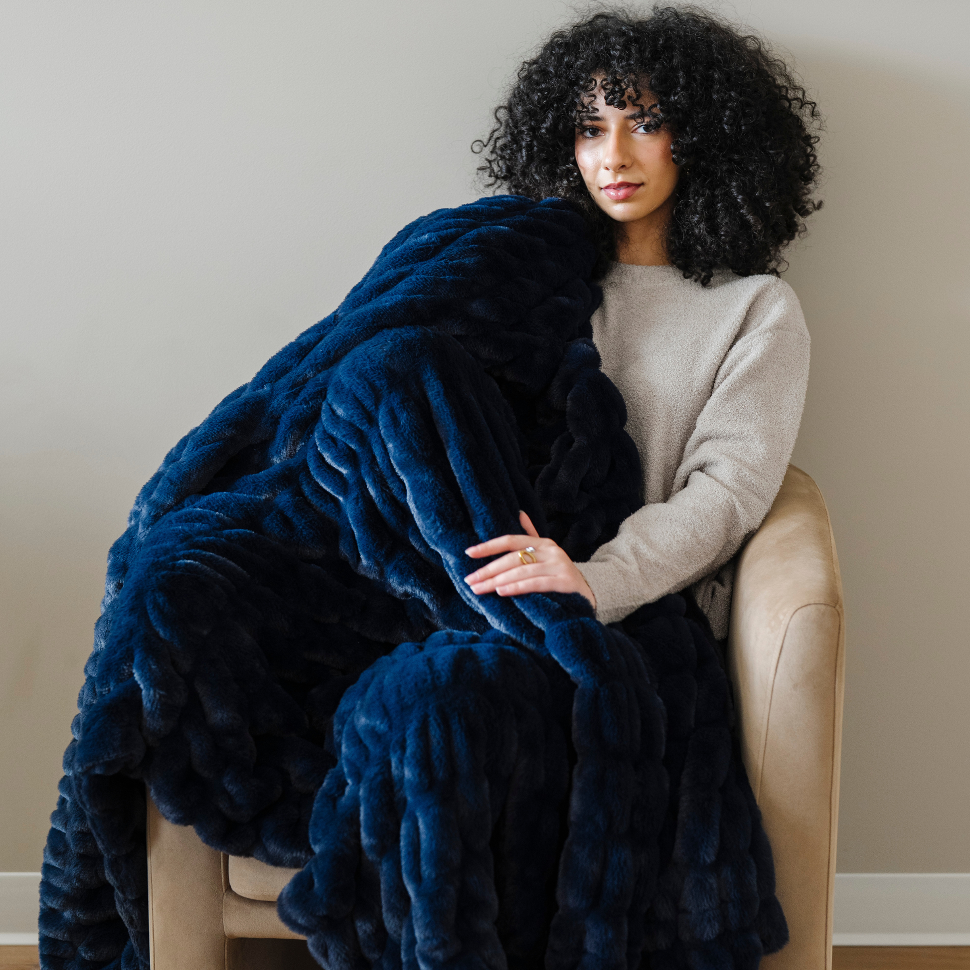DOUBLE RUCHED FAUX FUR THROW BLANKETS – Laree Ranch